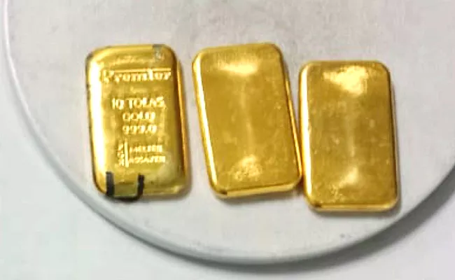 Shamshabad Customs Officials Seized Gold Foreign currency iPhones - Sakshi