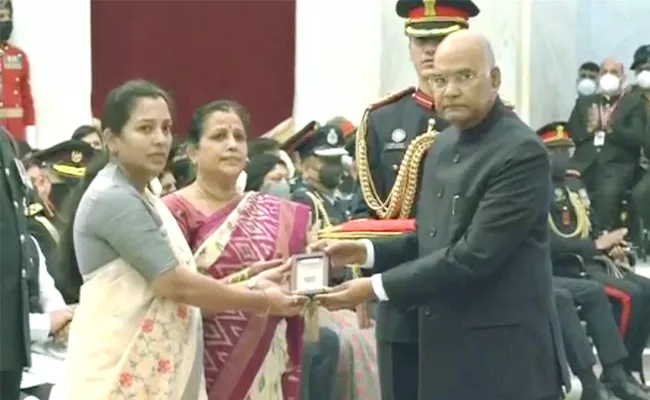 Colonel Santosh Babu Awarded Maha Vir Chakra posthumously - Sakshi