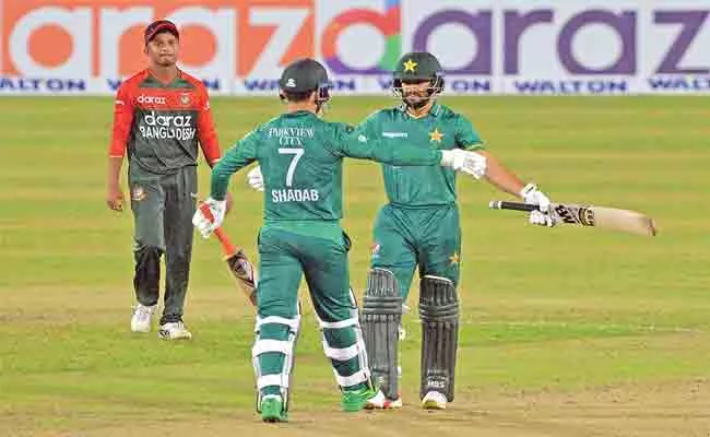 Pakistan Win Last Ball Thriller Against Bangladesh In 3rd T20 - Sakshi