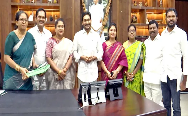 Deputy CM Pushpa Srivani And Tribal MLAs Meets CM YS Jagan - Sakshi