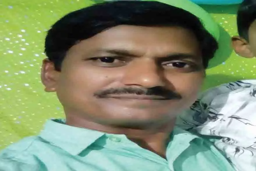 Private College lecturer Deceased In Road Accident Khammam - Sakshi