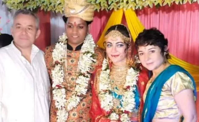 French Woman Marries Bihari Tour Guide, Wedding Pics Goes viral - Sakshi