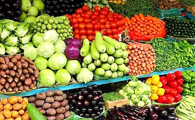 Vegetables Price Hike For Retail Tomato Reaches Rs 100 At Hyderabad - Sakshi