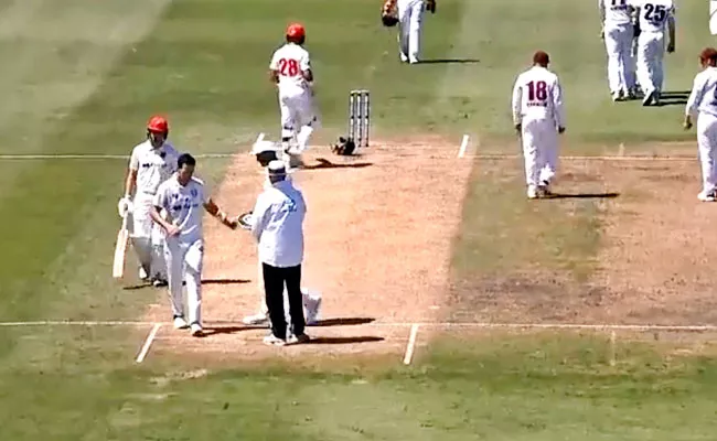 South Australia Batter Jake Weatherald Frustated Penalty Kick For Helmet - Sakshi