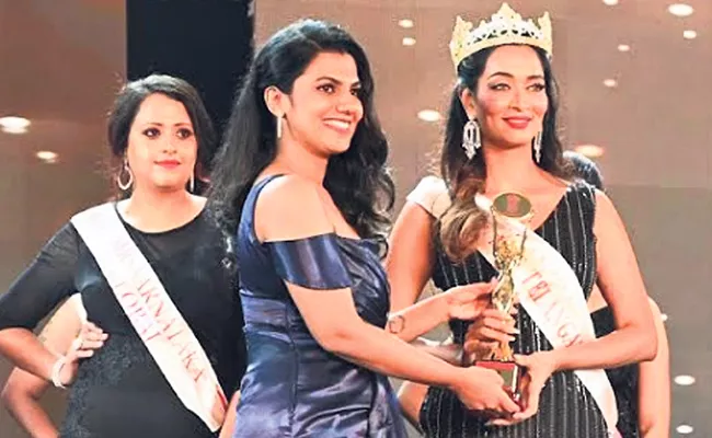 Rraxshmi Tthakur Won Manappuram Mrs South India 2021 Telangana Title - Sakshi