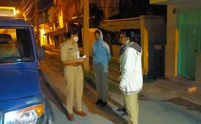 Women Police Patrol At Night Time In Karnataka - Sakshi