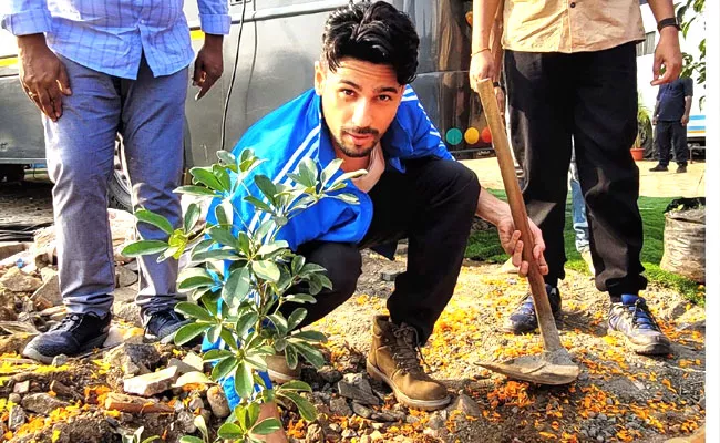 Siddharth Malhotra Accept Green India Challenge - Sakshi