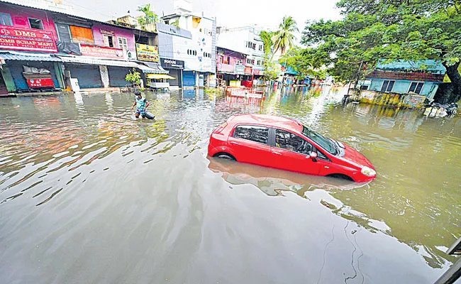 Heavy rain in Tamil Nadu,Red Alert Issue - Sakshi