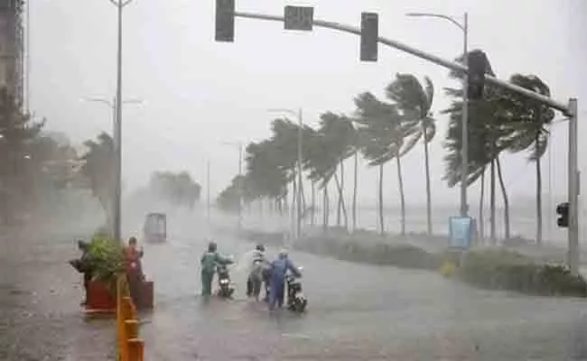 Heavy Rains In Nellore And Chittoor Due To Low Pressure Effect - Sakshi