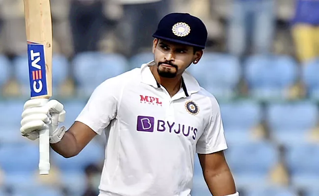 Team India Standing Ovation For Shreyas Iyer Dugout On Day 4 Kanpur - Sakshi