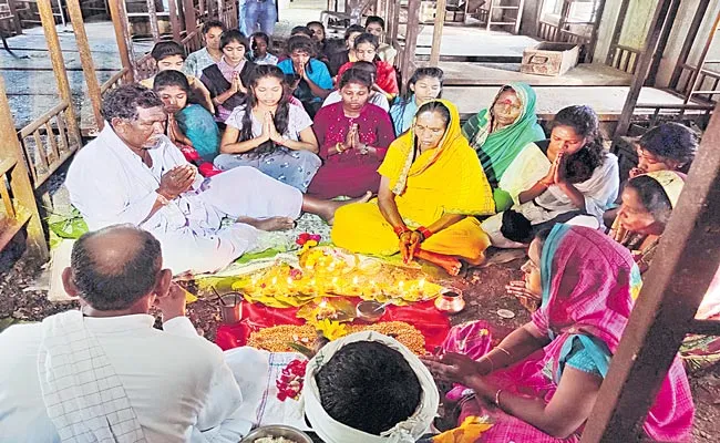 Mamidiguda Tribal Girls Ashram School Helding Shantipuja - Sakshi