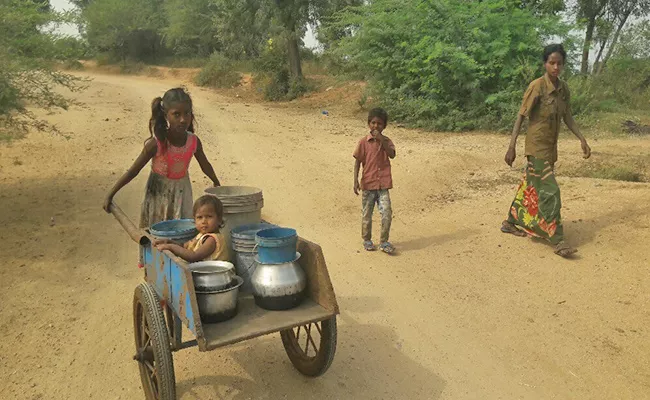 Photo Feature: School Age Girl Brings Drinking Water In Nizamabad - Sakshi