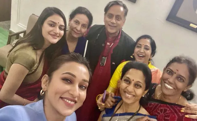 Winter Parliament Session 2021 Shashi Tharoor Trolled For Pic With Women MPs - Sakshi