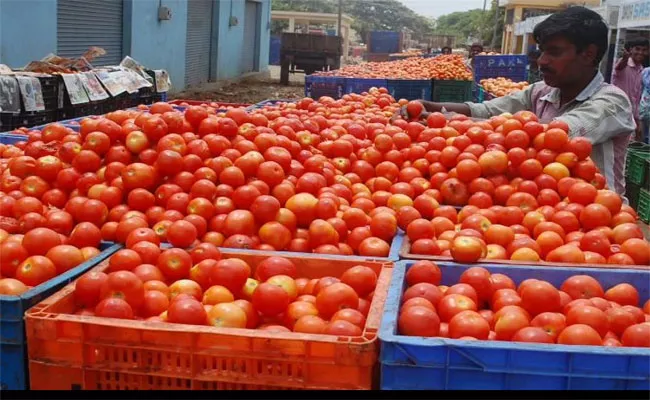 After A Sharp Rise Tomato Prices To Come Down In Hyderabad - Sakshi