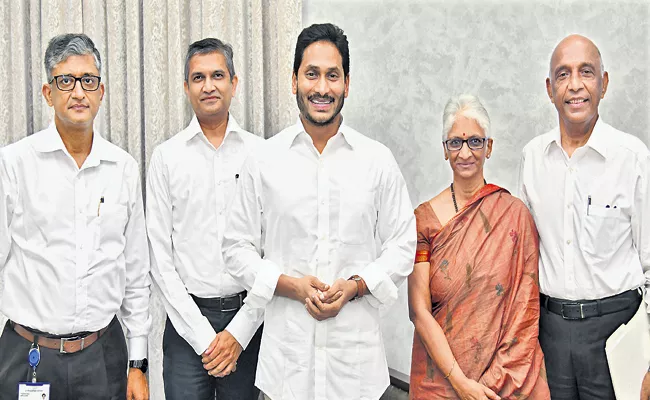 LV Prasad Eye Hospital team agrees to YS Jagan appeal - Sakshi