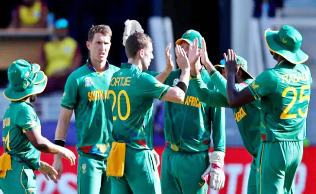 T20 World Cup 2021: South Africa Beat Bangladesh By 6 Wkts Close Semifinal - Sakshi