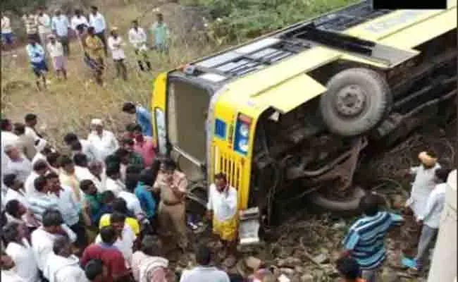 Bus Accident Tragedy In Pakistan: Over 22 Passengers Were Killed - Sakshi