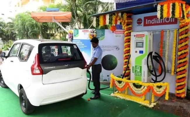 IOCL To Set up 10000 EV Charging Stations in Next 3 Years - Sakshi