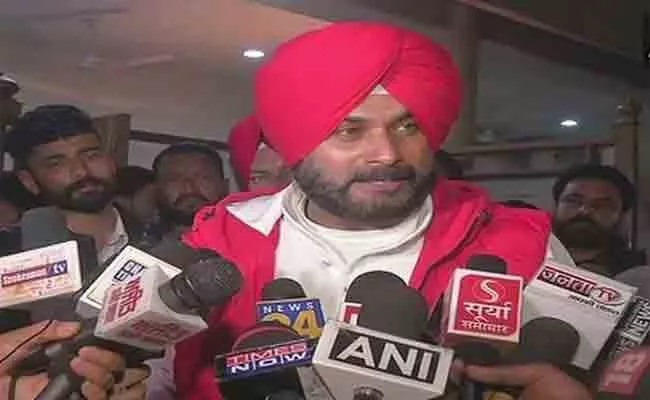 Navjot Singh Comments On Amarinder Singh :Will Your Wife Quit Congress?  - Sakshi