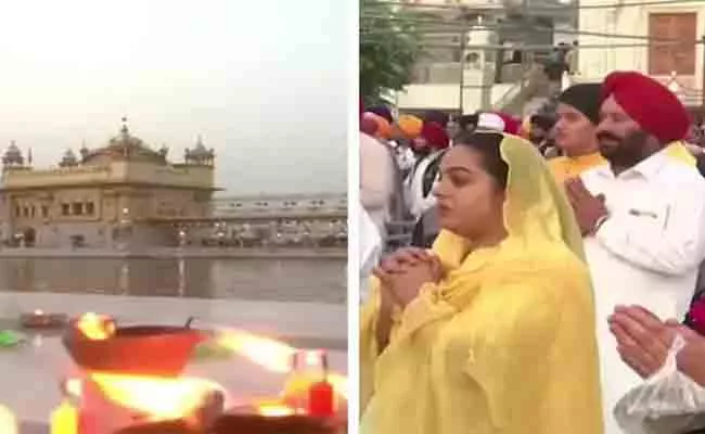 Punjab: Devotees Visit Golden Temple In Amritsar On Bandi Chhor Divas and Diwali - Sakshi