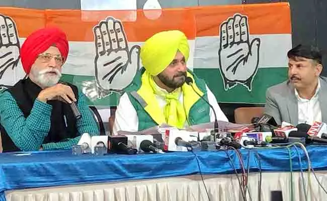 Navjot Singh Sidhu Withdraw His Resignation Of Punjab PCC Chief - Sakshi