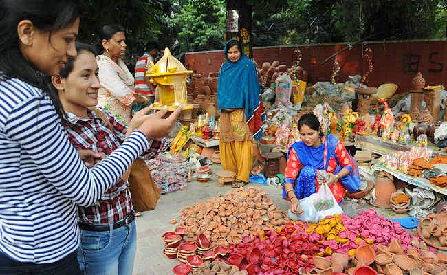 CAIT Body Said That Direct Loss Of Over Rs 50000 Crore of Diwali Business To Chinese Exporters - Sakshi