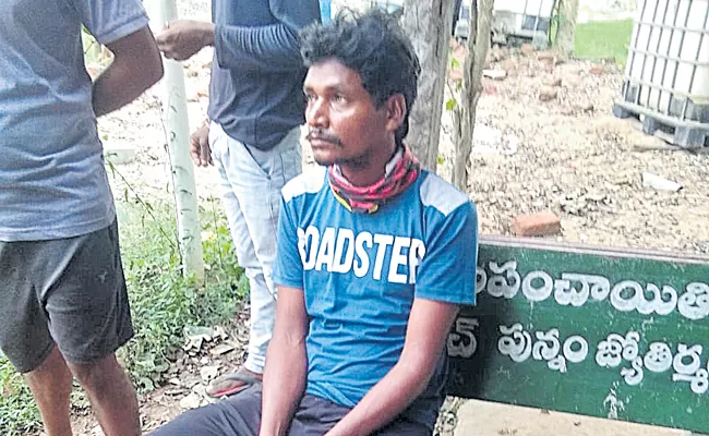 Man Escaped From Village Parents Perform Funerals To Another Dead Body At Cherla - Sakshi