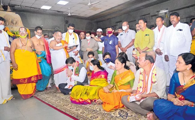 Supreme Court Judge Justice Subhash Reddy Visit Yadadri Sri Lakshmi Narasimha Swamy - Sakshi