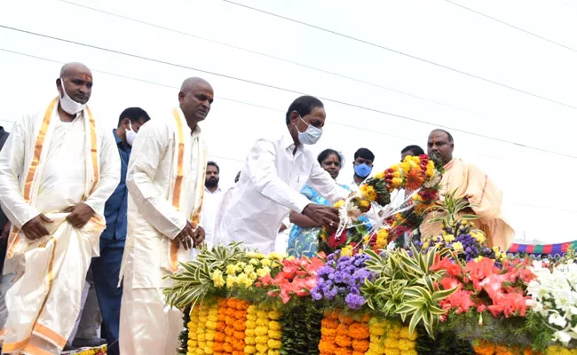 CM KCR Paid Tribute To Shantamma In Mahabubnagar - Sakshi