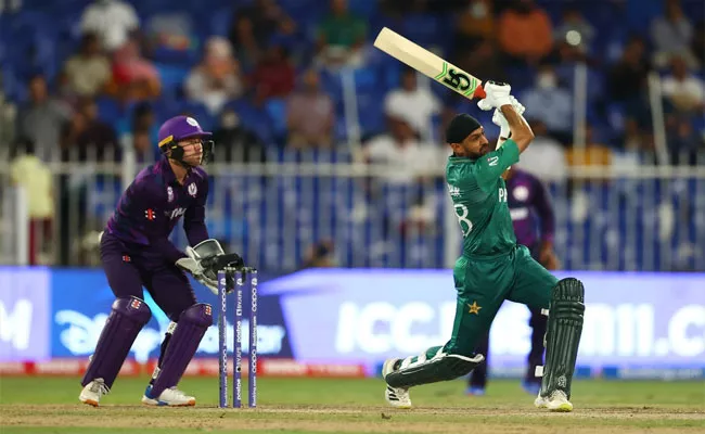 T20 World Cup 2021: Shoaib Malik Becomes 5th Batter Fast Fifty T20 WC History - Sakshi