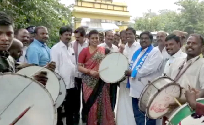 MLA Roja Plays Drum To Encourage Dappu Artists At Nagari - Sakshi