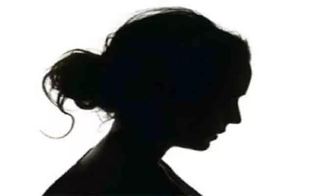 Man Assault On Young Woman In Krishna District - Sakshi