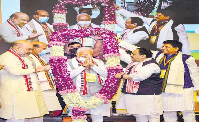 PM Narendra Modi attends BJP national executive committee meeting in Delhi - Sakshi