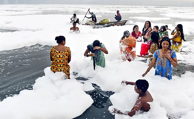 Delhi Chemical Effect Foam Formation In Yamuna River White - Sakshi