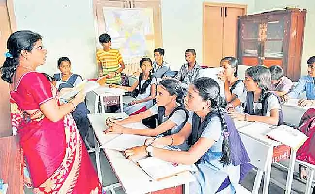 TS Schools: Vidya Volunteers Teaching May Be Not There In TS - Sakshi