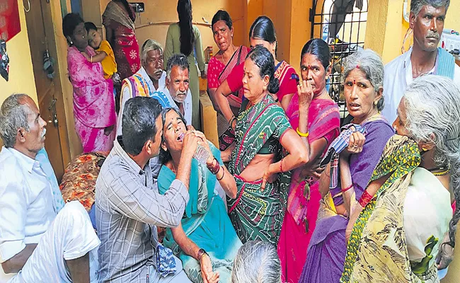 Lance Naik Sai Teja family and villagers waiting for his body - Sakshi