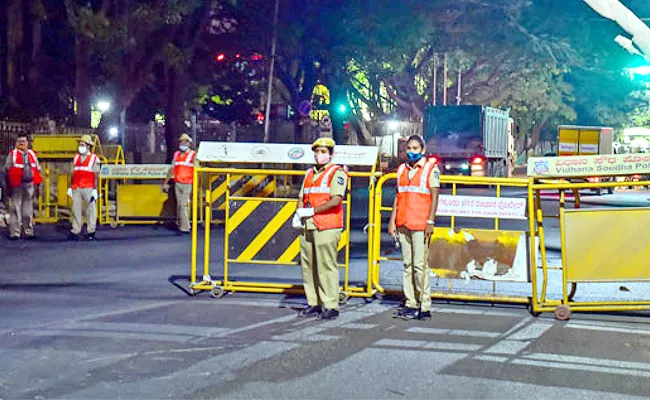 Amid Omicron Scare Curfew Imposed in Mumbai for 2 Days - Sakshi