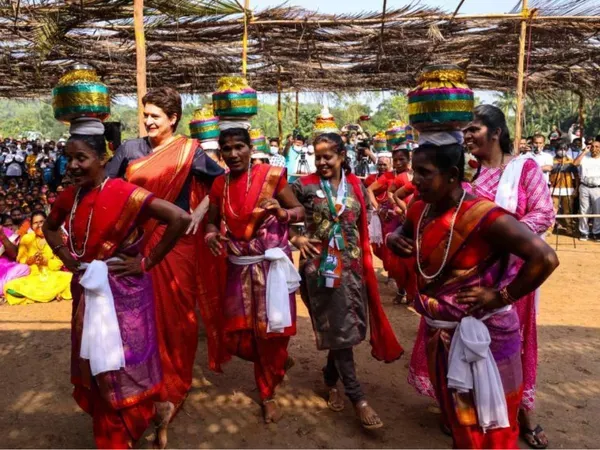 Viral video Priyanka Gandhi Vadra Dances With Tribal Women In Goa - Sakshi