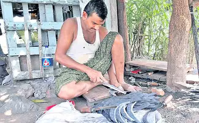 Pateru Village In Repalle Famous For Sickle Production In AP - Sakshi