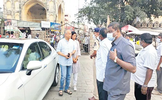 TS Chief Justice Of High Court Satish Chandra Sharma Family Visited Golconda Fort - Sakshi