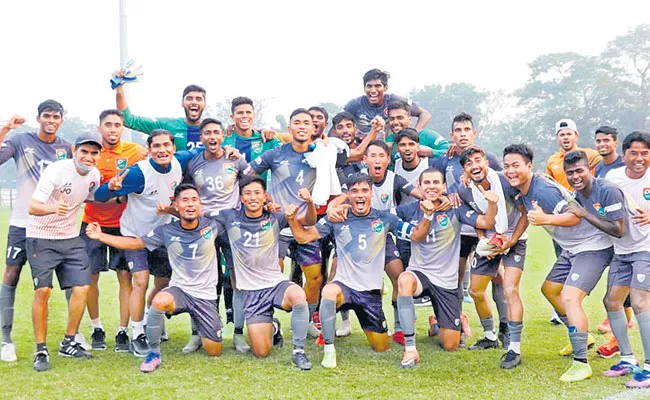 IFA Shield Football Tournament: Sreenidi Deccan FC Storms Into Final - Sakshi