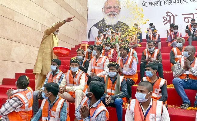 PM Flower Shower, Lunch With Kashi Vishwanath Corridor Project Workers - Sakshi