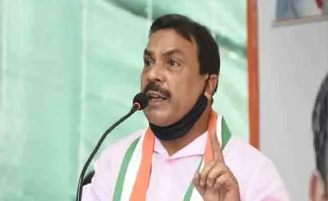 Maharashtra Congress Leader Naseem Khan Comments On BJP And AIMIM  - Sakshi