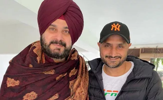 Navjot Sidhu Tweet  Ex Cricketer Harbhajan Singh To Join Congress? - Sakshi