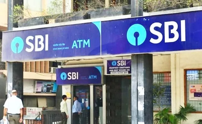 SBI collected Rs 346 crore in FY 18 in additional service fee - Sakshi