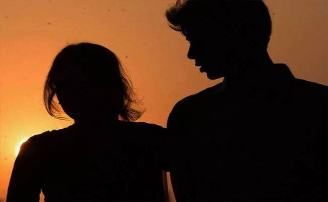 Young man And Woman Cimmits suicide In Vempalli, Kadapa - Sakshi