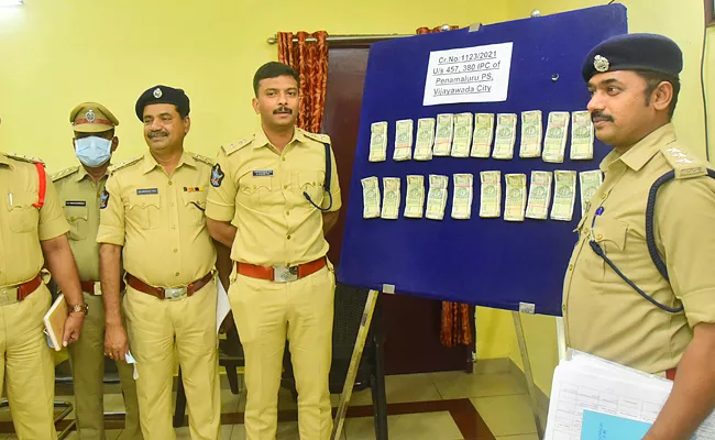 Apartment Watchman Stolen Rs 9 Lakh And 6 Grams Of Gold In Guntur - Sakshi