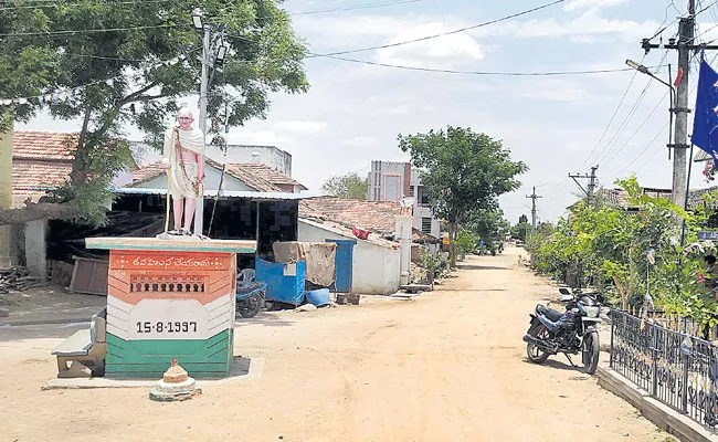 Nizamabad: Thorthy Village Divided in Two Groups Over Paddy Harvester Dispute - Sakshi