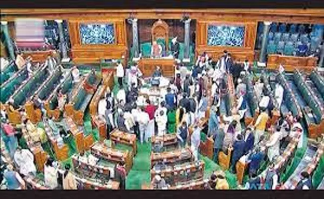 Parliament disrupted as Opposition raises SIT report on Lakhimpur Kheri - Sakshi