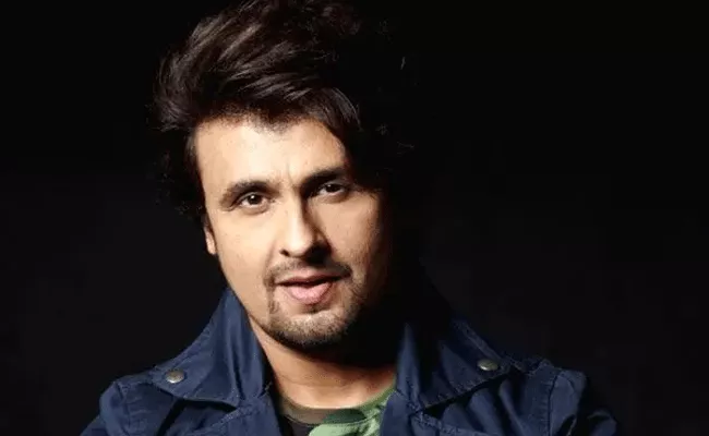 Sonu Nigam Surprise Newlywed Couple In Ujjain - Sakshi